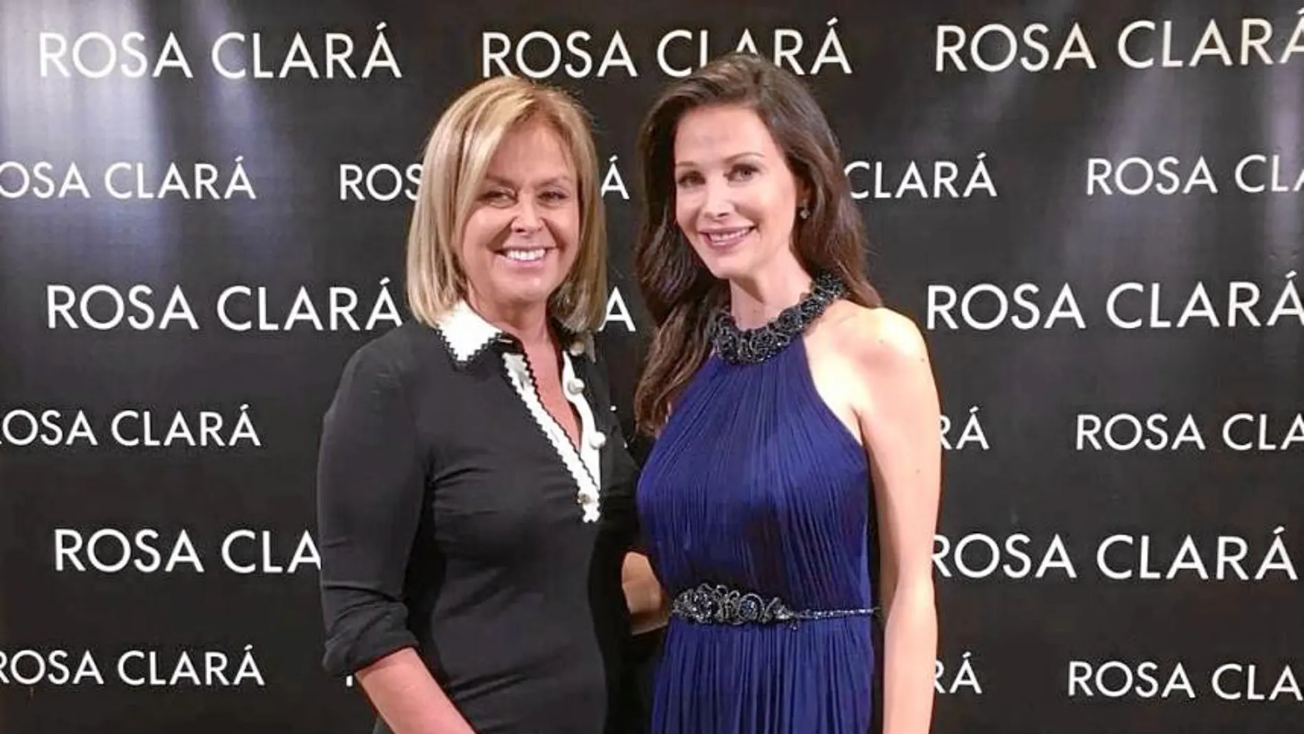 La marquesa de Griñón junto a la diseñadora Rosa Clará