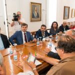 Mesa de alcaldes del Mar Menor, reunidos ayer en Cartagena para buscar soluciones a los salmueroductos