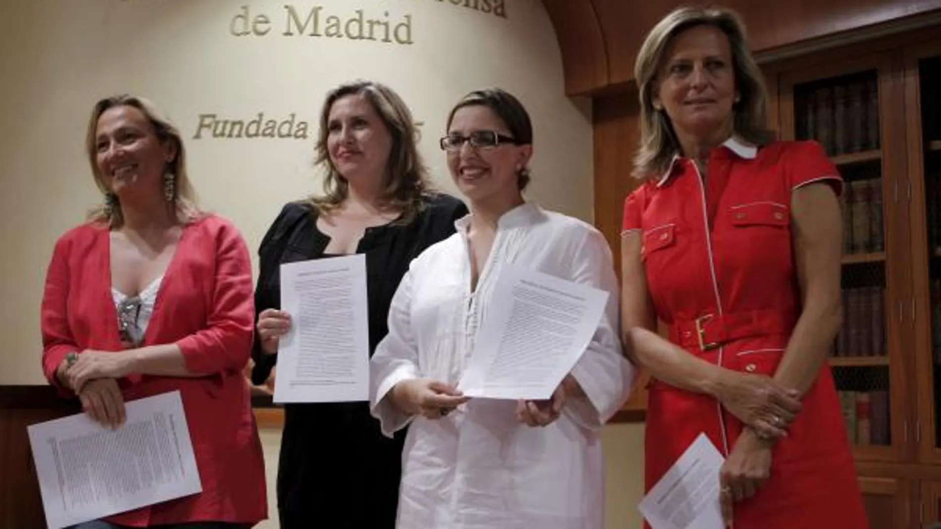 La plataforma de mujeres feministas contra el aborto aglutina ya 30.000 firmas, entre ellas Montserrat Caballé y Niña Pastori