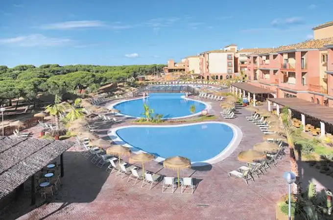 Descanso familiar en una playa virgen Descanso familiar en una playa virgen