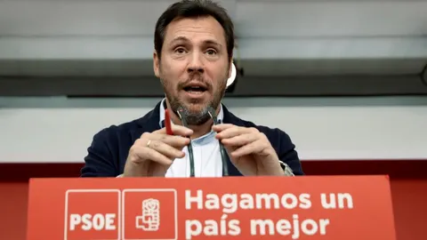 El portavoz de la Ejecutiva Federal del PSOE, y alcalde de Valladolid Óscar Puente, durante la rueda de prensa tras la reunión Comisión Permanente. Foto: Efe