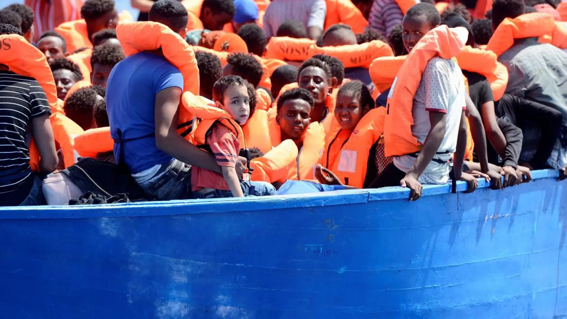 Algunos de los inmigrantes rescatados el pasado viernes. Foto: Reuters