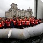 Los parlamentarios en la embarcación
