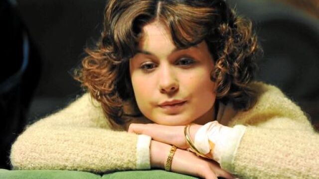 Con firma propia. Profesión: actriz.. Nació: en 1990 en Madrid. Por qué está aquí: interpreta a la Reina en la miniserie «Sofía» que Antena 3 estrenará pronto.