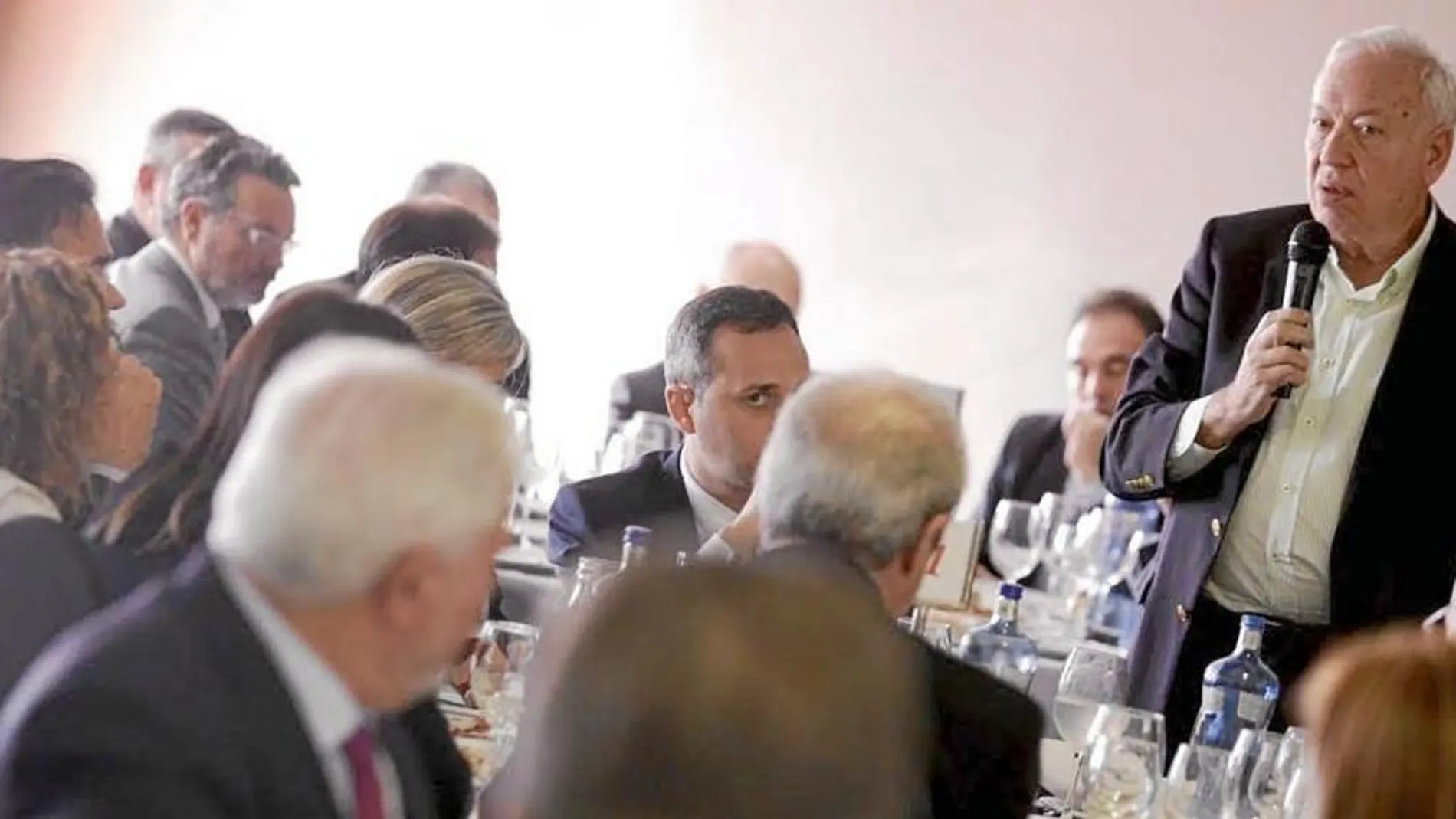 El ministro de Asuntos Exteriores, José Manuel García-Margallo, durante su encuentro ayer en Elche con empresarios