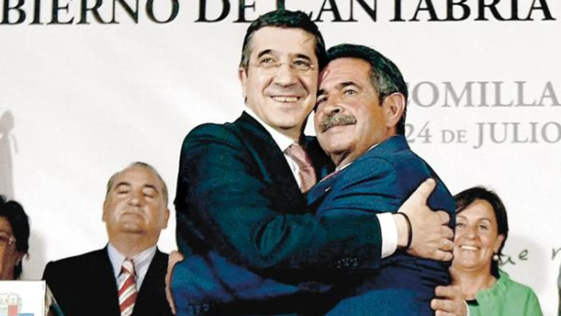 El lendakari, Patxi López, ayer, junto al presidente de Cantabria, Miguel Ángel Revilla