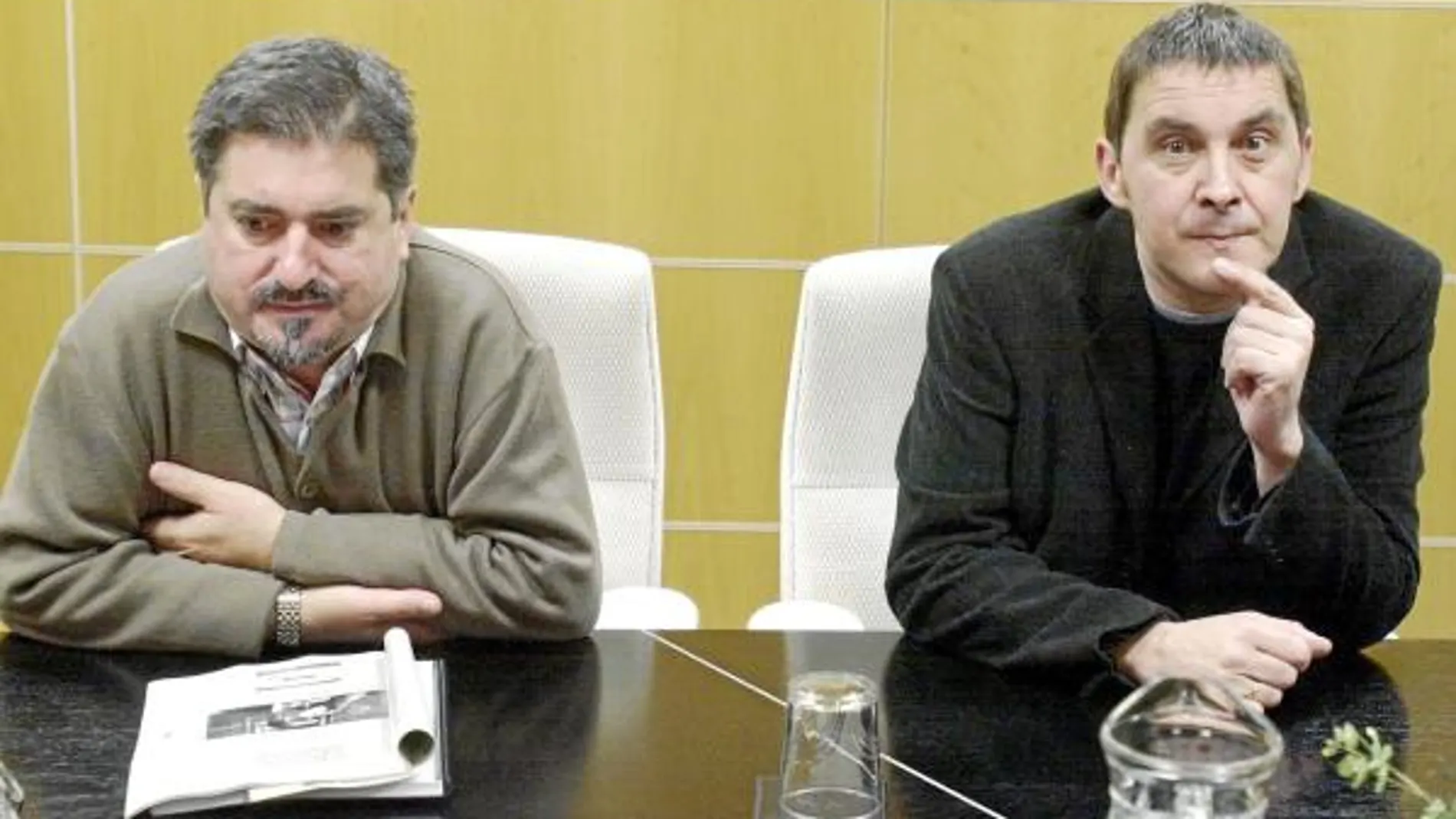 Jesús Eguiguren y Arnaldo Otegi, en una imagen de archivo