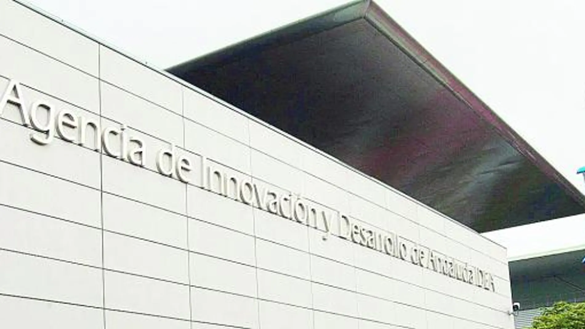 Vista de la fachada de la nueva sede con la cuenta la agencia IDEA del Ejecutivo autonómico