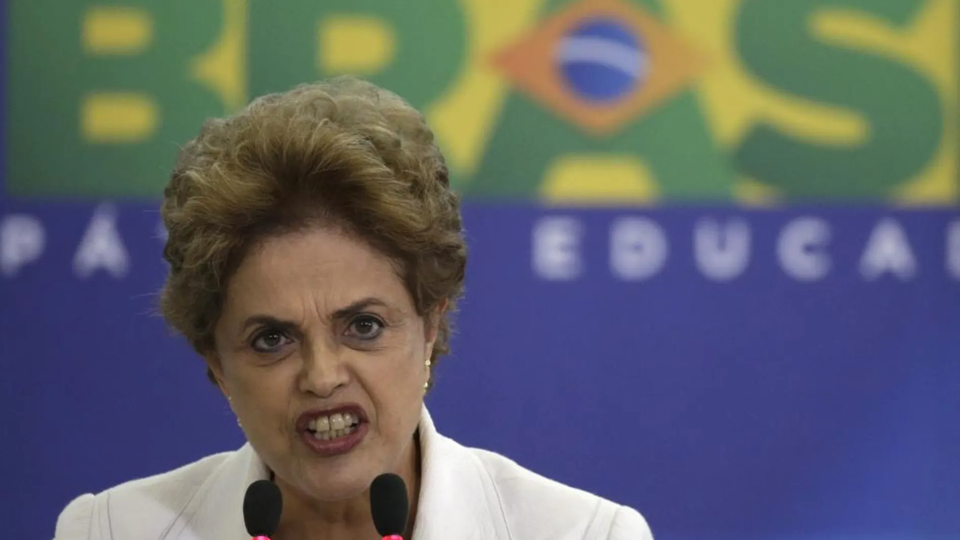 La presidenta brasileña, Dilma Rousseff, durante el discurso en el que acusó a su vicepresidente de ser "uno de los jefes de la conspiración"