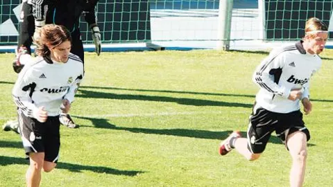 Gago y Guti, en la imagen durante un entrenamiento, llevarán la manija madridista ante el Getafe