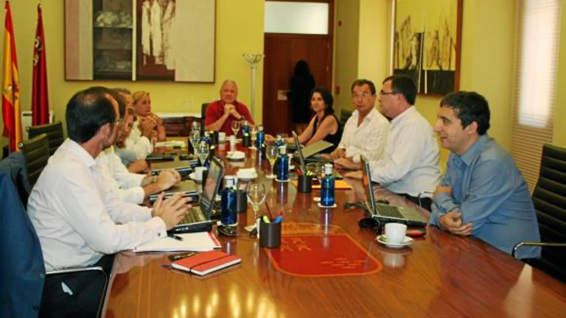 Valcárcel se reunió ayer con su equipo de Gobierno para fijar los objetivos prioritarios de la política regional