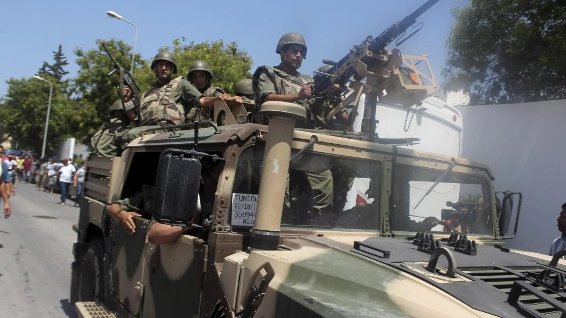 Fuerzas armadas tunecinas desplegadas tras los atentados.