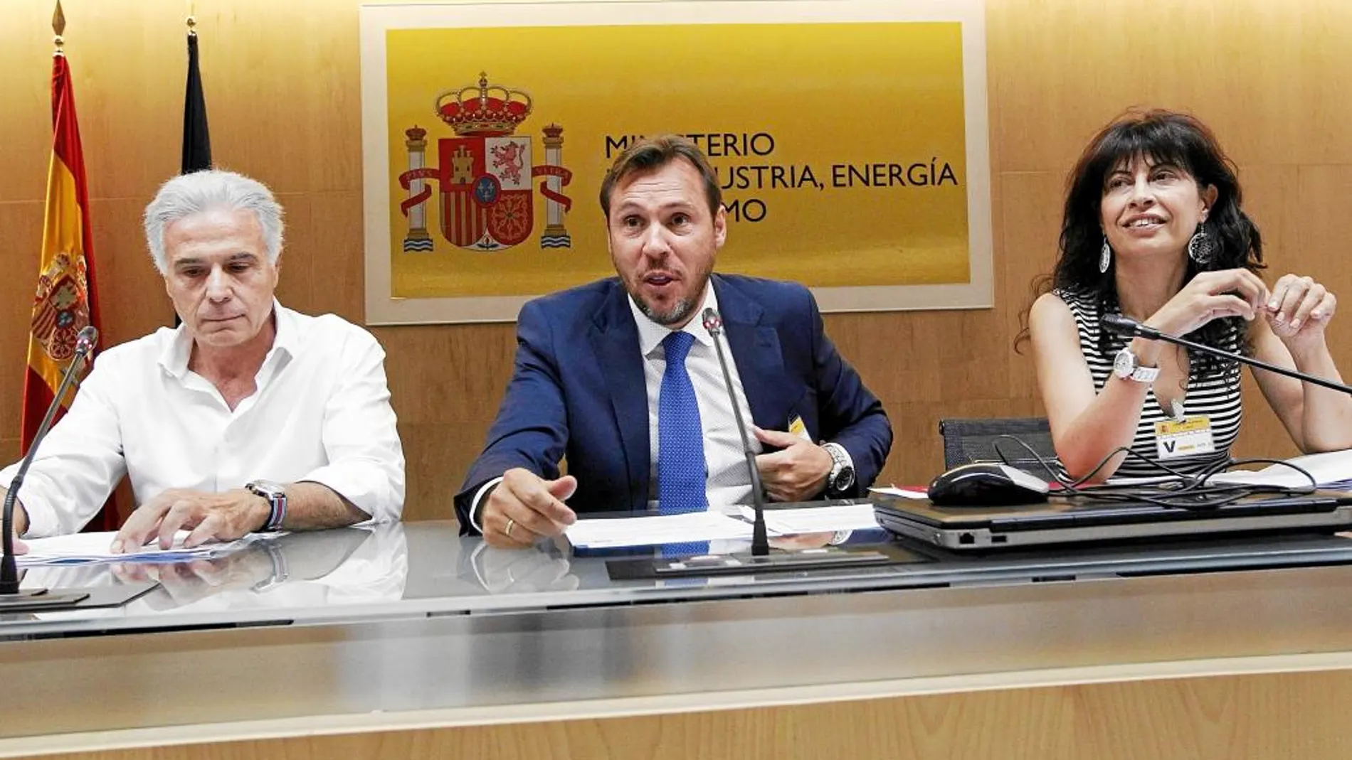 Pedro Larumbe, Óscar Puente y Ana Redondo, ayer en Madrid