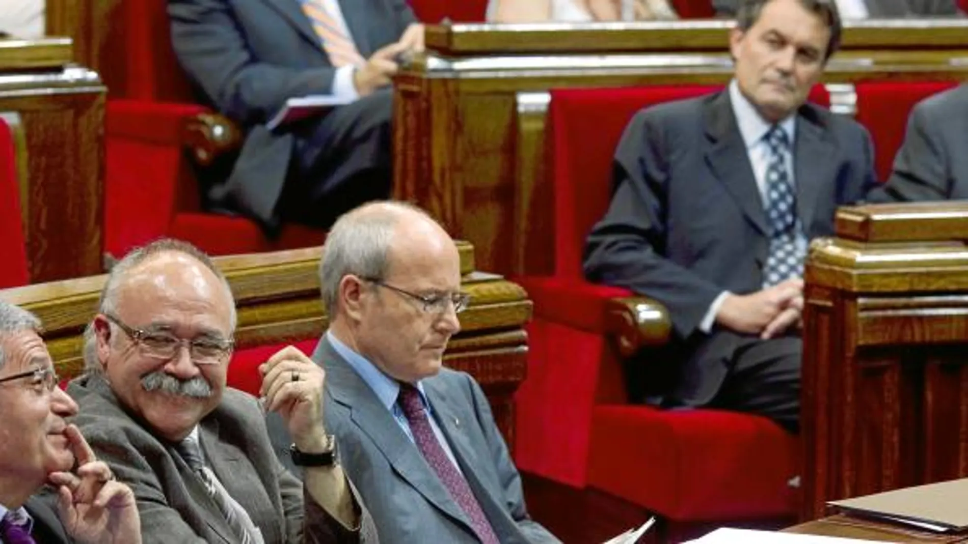 Montilla, junto a Carod y Saura, ayer, en la sesión de control en el Parlamento de Cataluña