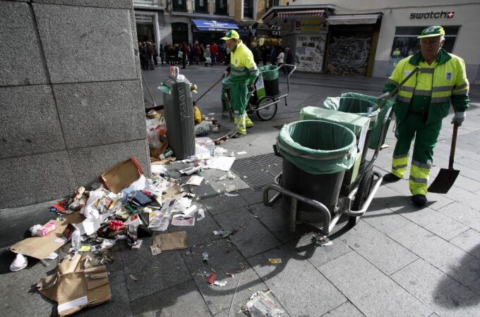 Madrid sólo tiene seis barrenderos nuevos en la calle