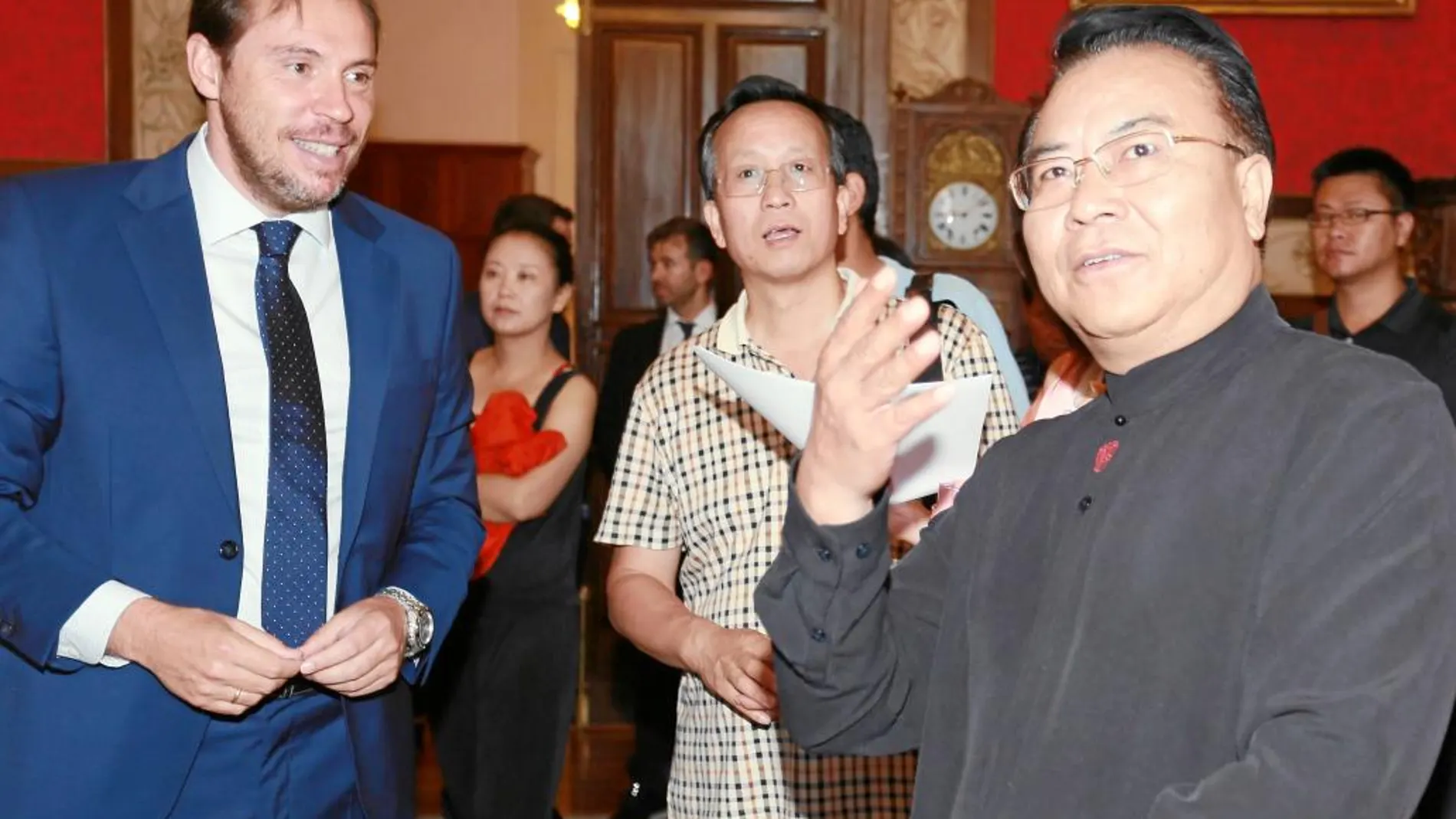 El alcalde de Valladolid, Óscar Puente, recibe a la delegación china de Yunnan