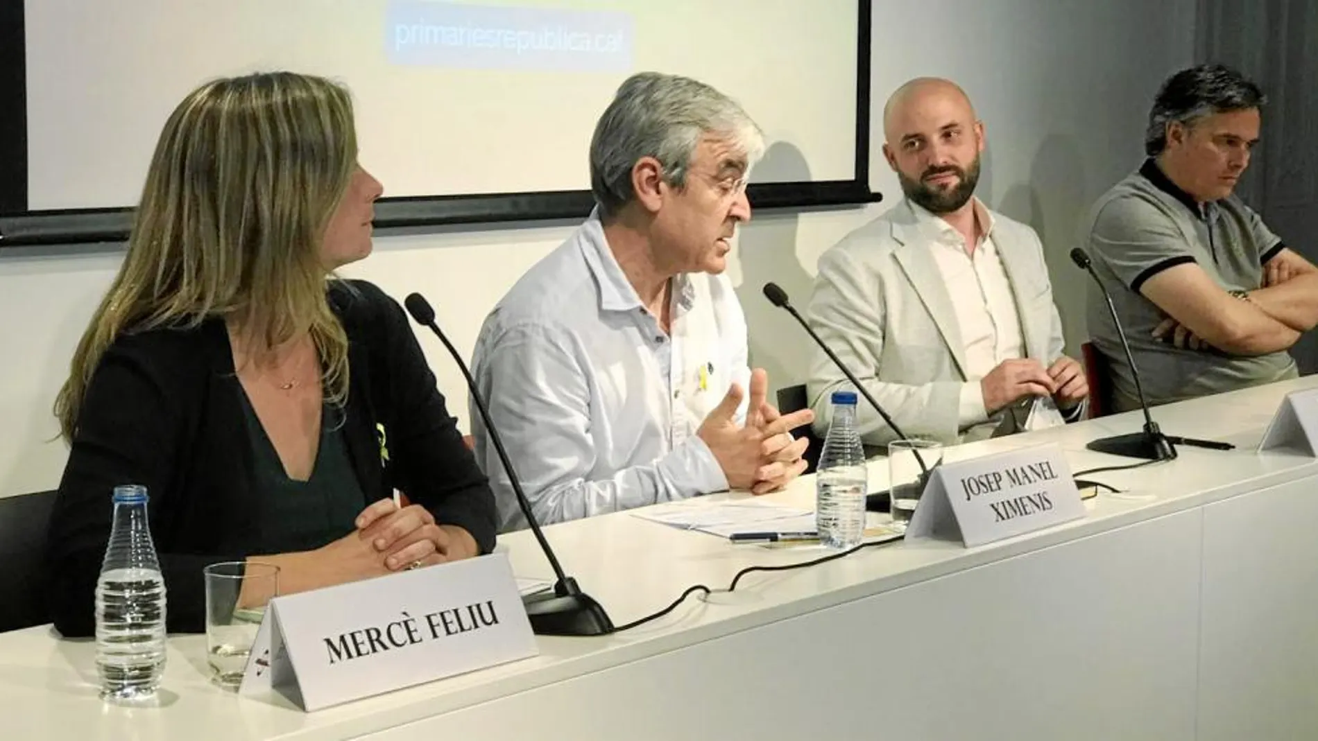 Jordi Graupera y Josep Manel Ximenis junto a los responsables de las candidaturas en Reus y Mataró, ayer en la rueda de prensa / La Razón