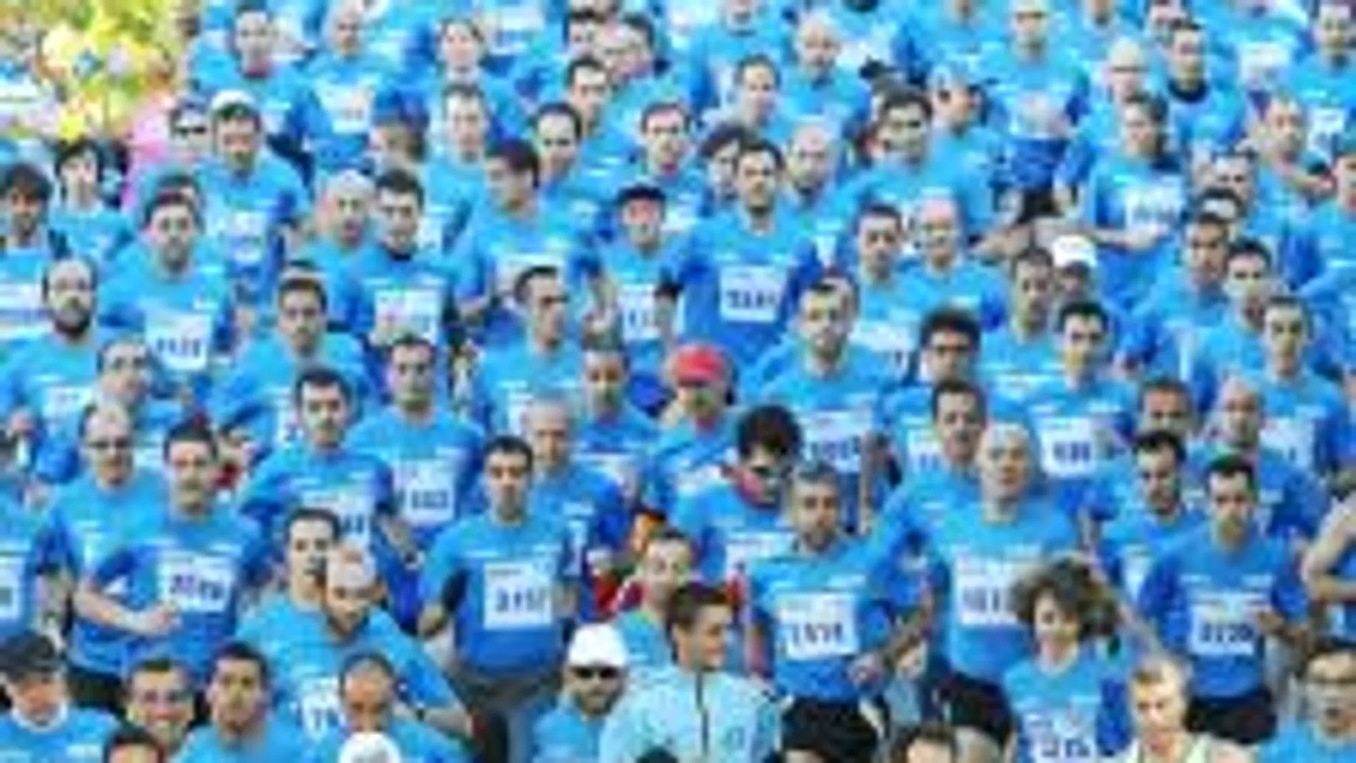 Una marea azul de corredores tomó ayer la Castellana