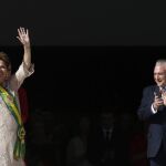 Fotografía de archivo (01/01/2015), de la investidura de Rousseff, junto a Michel Temer