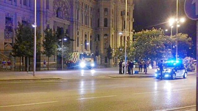 Seis patrullas de la Policía Municipal levantaron sendas acampadas de madrugada de forma pacífica y sin que se produjeran incidentes