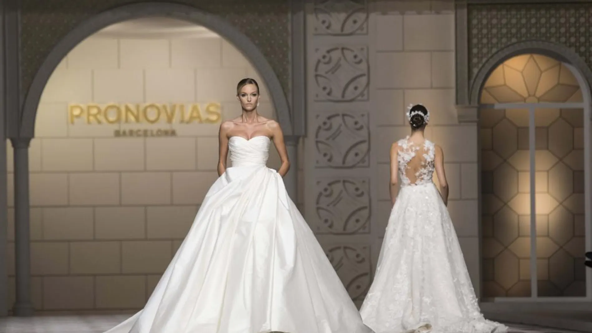 Desfile de los 50 años de Pronovias en Barcelona