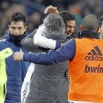 Varane celebró efusivamente su gol con José Mourinho
