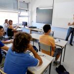 El consejero Fernando Rey visita el Instituto Delicias, que participa en el Programa para la Mejora del Éxito Educativo