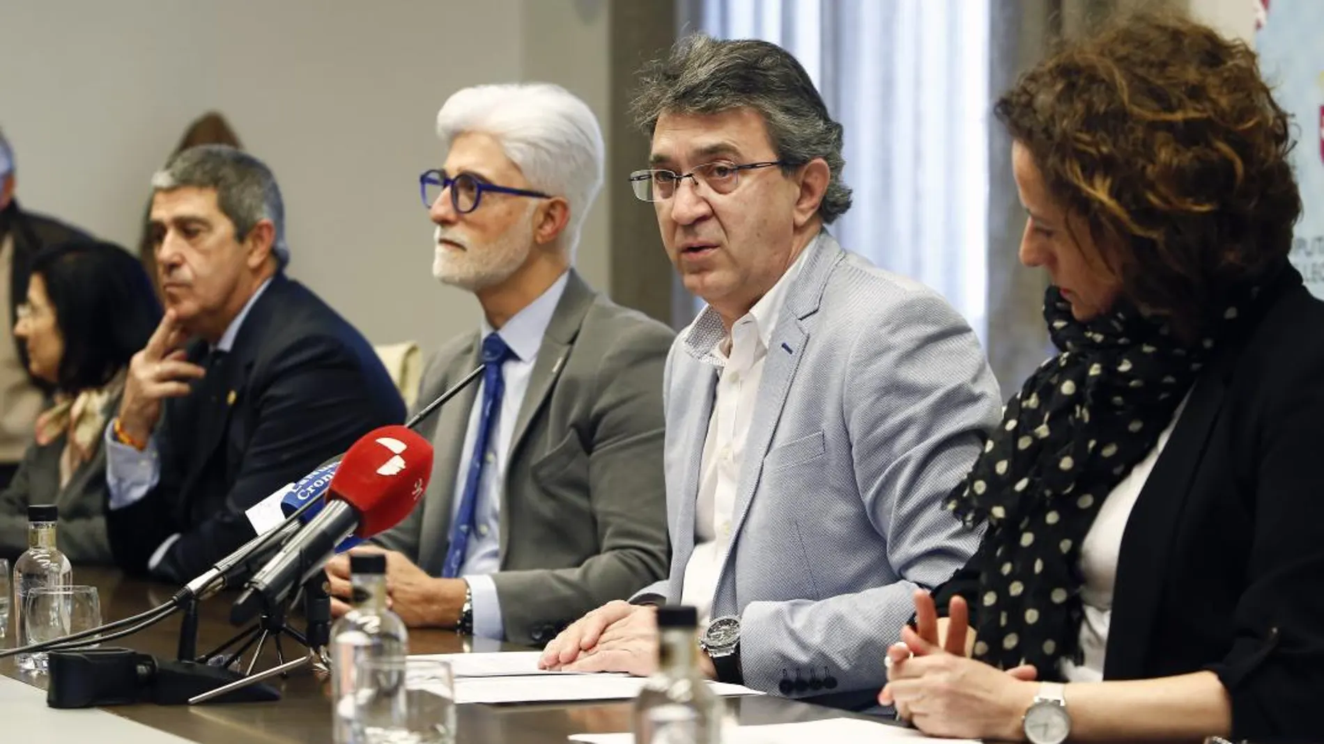 Juan Martínez Majo firma cinco convenios con entidades sociales de León