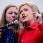 La candidata demócrata con su hija Chelsea