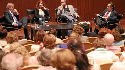 De izda. a dcha.: Guillermo Solana, Elvira Lindo, Víctor Fernández y Francisco Marhuenda