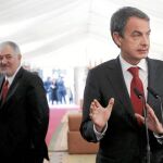 Conde-Pumpido, tras Zapatero, en el Congreso, días después de asistir al Consejo de Ministros en el que se decretó el Estado de Alarma