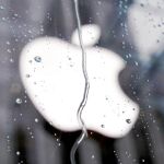 La «manzana» de Apple, en el escaparate de una de las populares tiendas que la empresa tiene en Nueva York