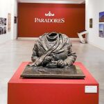 La exposición cuenta con 9.000 piezas, entre fotografías, objetos singulares, documentos inéditos y obras de arte.