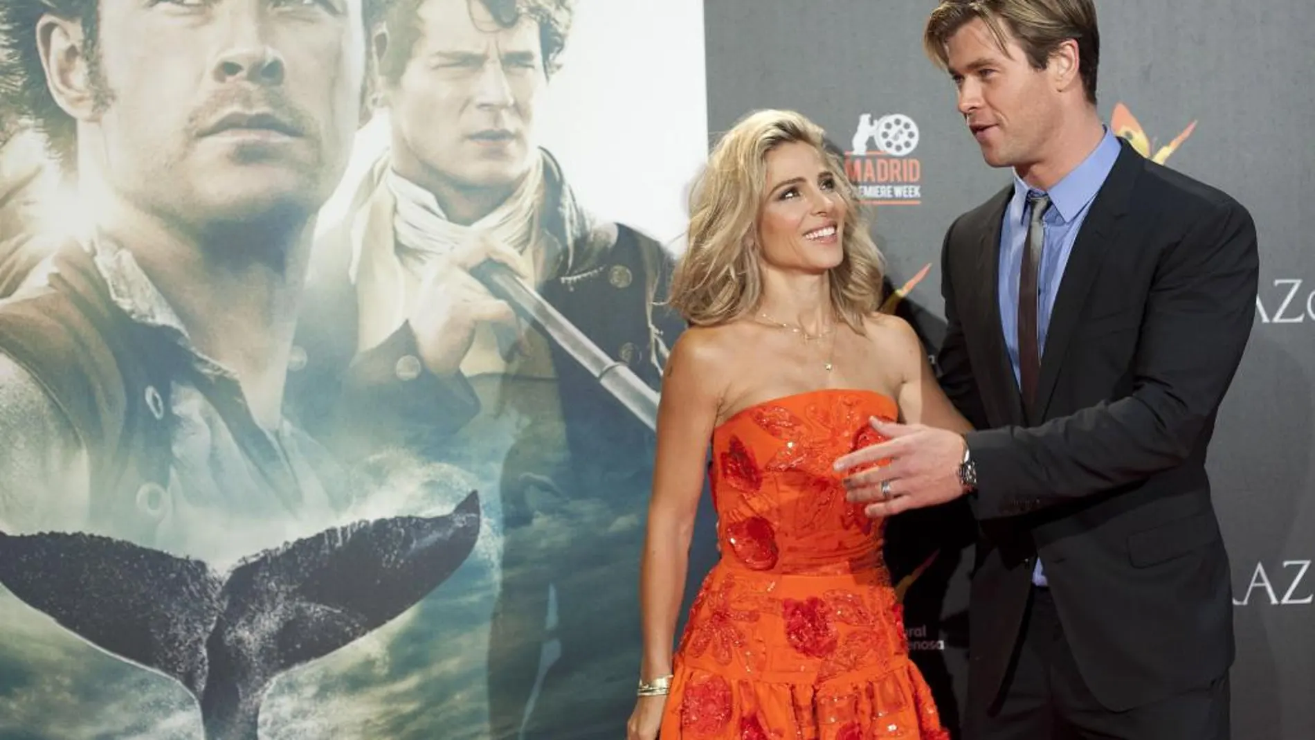 Chris Hemsworth, acompañado por su esposa, Elsa Pataky, a su llegada a la premiere