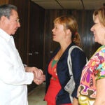 Pajín y Valenciano, durante la reunión con Castro en la sede del Partido Comunista