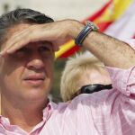 El cabeza de lista del PPC Xavier García Albiol durante la marcha que ha finalizado hoy en la plaza Cataluña de Barcelona