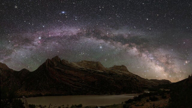 Una tercera parte de la población mundial no puede disfrutar de imágenes como esta de la Vía Láctea por la contaminación lumínica
