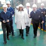 La presidenta de la Junta, Susana Díaz, visitó ayer las instalaciones de la empresa Acerinox en Los Barrios (Cádiz)