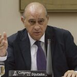 El titular de Interior, Jorge Fernández Díaz, durante su comparecencia en el Congreso para explicar la reunión que mantuvo con el exvicepresidente del Gobierno Rodrigo Rato