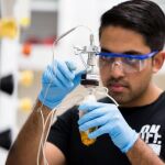 El estudiante investigador Siddharth Suresh Borsadia, en un momento de la investigación
