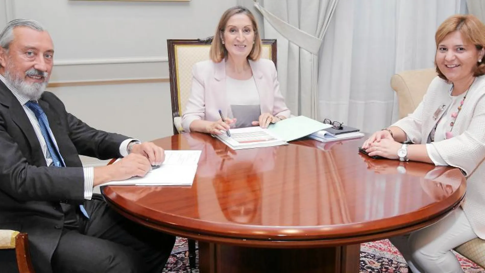La presidenta del PP valenciano se reunió hace unas semanas con la Ministra de Fomento, Ana Pastor