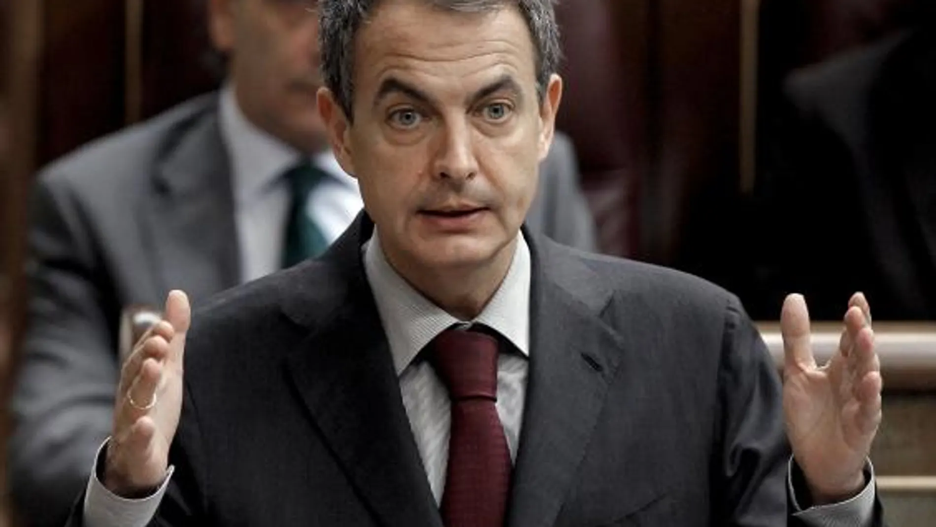Zapatero anuncia que «en breves semanas» habrá impuesto para las rentas altas