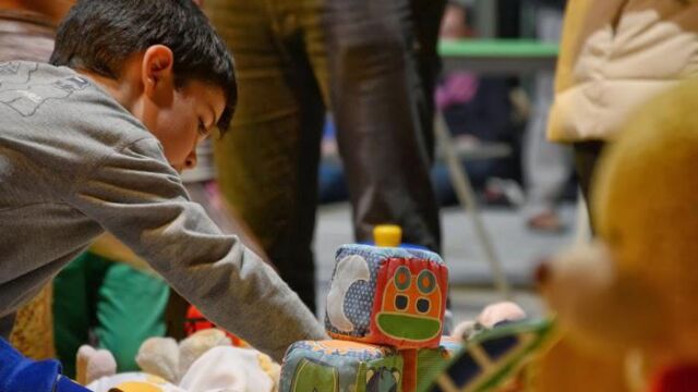 «Sile, Nole»: un mercadillo de juguetes dónde el dinero no funciona
