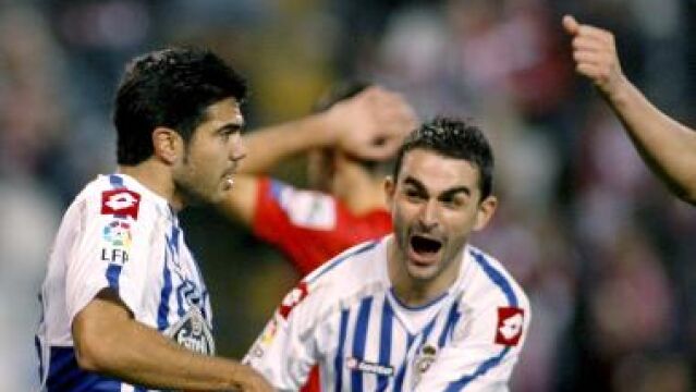Artiles y Adrián celebran el gol deportivista