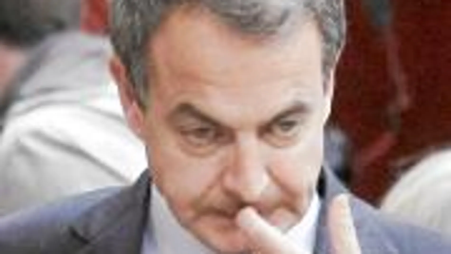 Zapatero busca adelantar los tiempos y despejar su futuro antes de mayo