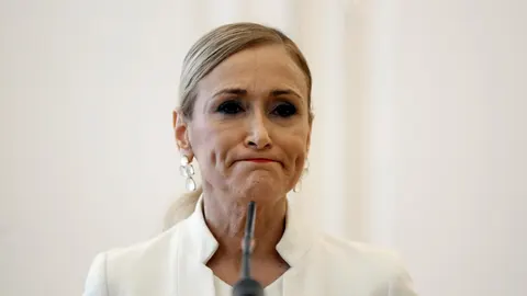Cristina Cifuentes durante la rueda de prensa en la que ha anunciado su dimisión como presidenta de la Comunidad de Madrid
