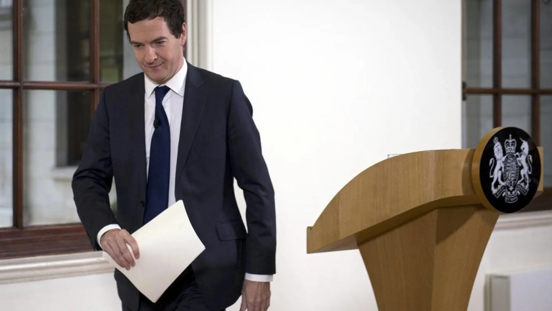 El ministro de Finanzas, George Osborne, tras ofrecer una rueda de prensa