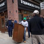 Dos hombres negros fueron detenidos en Starbucks por no tomar nada