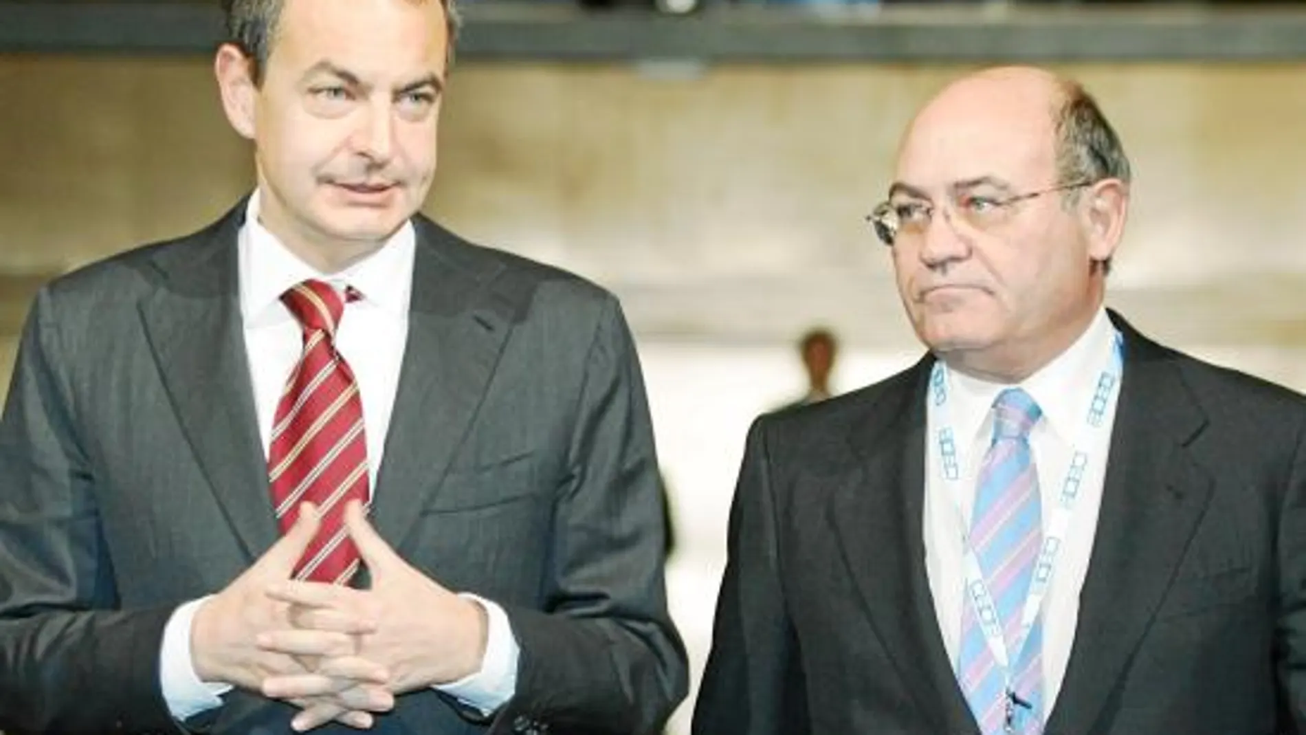 Zapatero viaja a China para captar contratos de infraestructuras