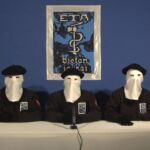Tres miembros de ETA emiten el comunicado de alto el fuego en 2011